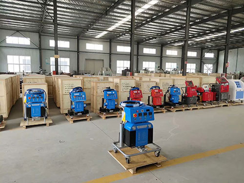 蘇州聚脲防水噴涂設(shè)備大廠家(圖1) 國(guó)產(chǎn)5600系列雙組份聚脲防腐涂料噴涂設(shè)備